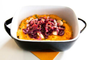 Mashed sweet potatoes with spinach, red onion and cashew
