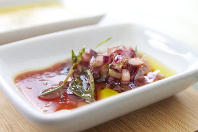 Marinade with red wine, onion and herbs